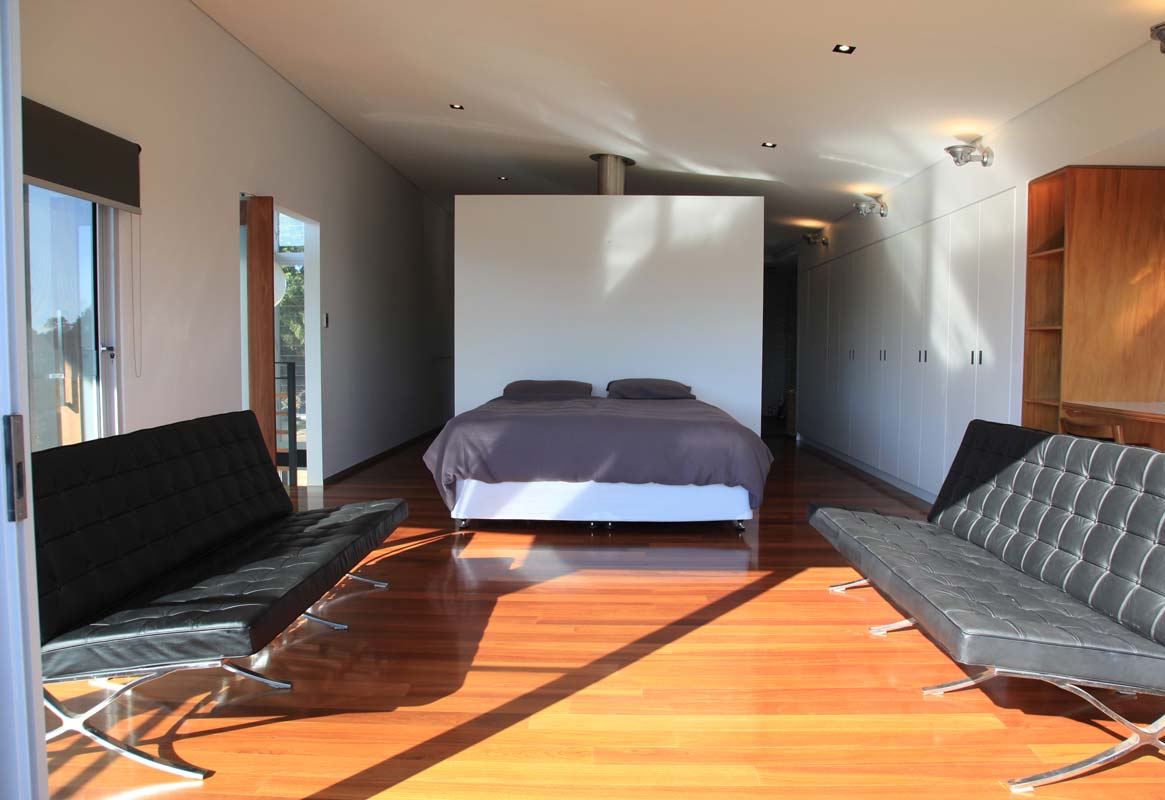 Contemporary bedroom Interior design in Dalkeith, Perth by Perth Architect Threadgold Architecture.