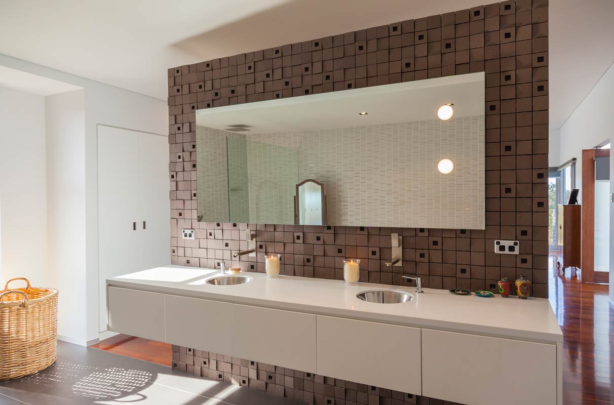 Luxury bathroom design in Dalkeith, Perth by Perth Architect Threadgold Architecture.