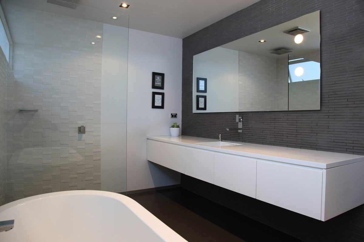 Luxury Bathroom design in Dalkeith, Perth by Perth Architect Threadgold Architecture.
