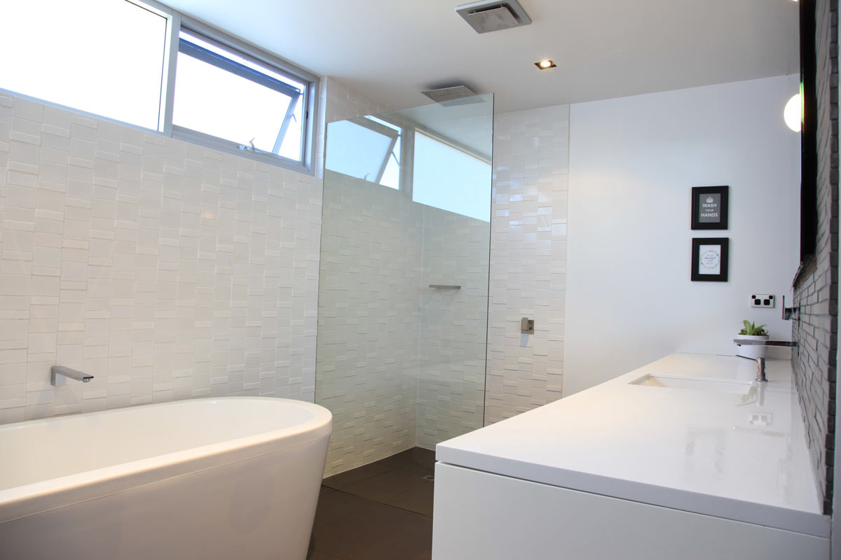 Designer Bathroom in Dalkeith, Perth by Perth Architect Threadgold Architecture.