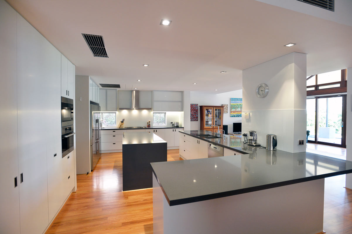 Luxury kitchen in Dalkeith, Perth by Perth Architect Threadgold Architecture.