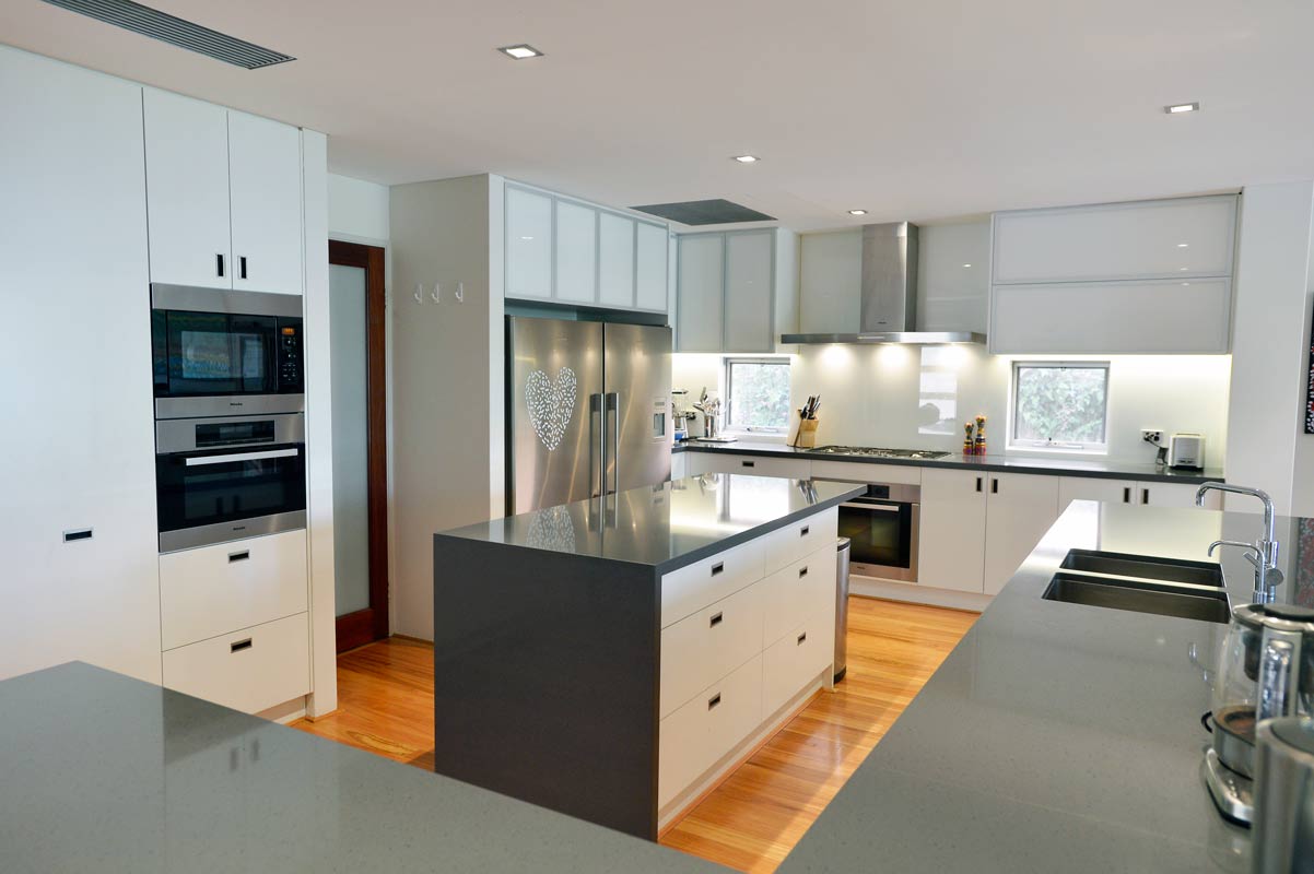 Designer kitchen in Dalkeith, Perth by Perth Architect Threadgold Architecture.